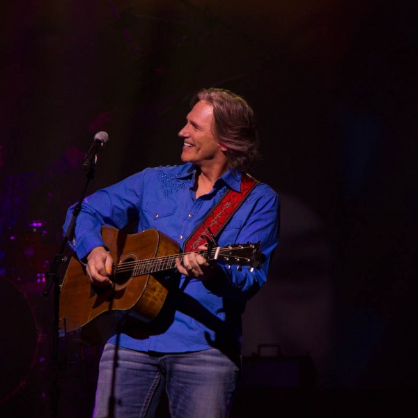 Billy Dean doing what he does best and enjoying it!